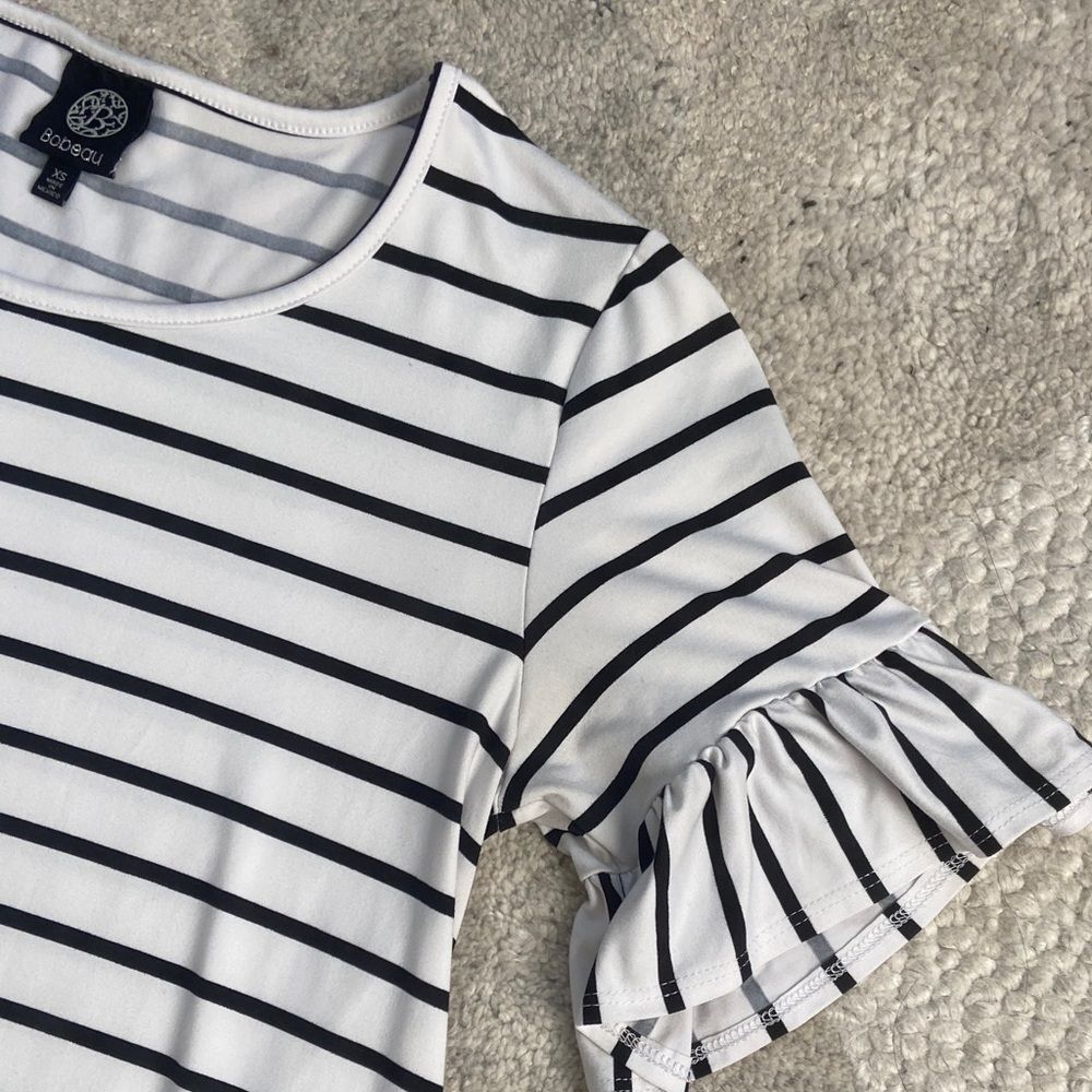 ✨5 for $15✨ Striped Ruffle Sleeve Top - Blue and White - Picture 4 of 8